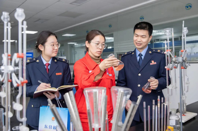 稅助發展向新進 稅宣春風更宜人——圖片新聞展現稅費優惠政策精準滴灌與技術咨詢新貌